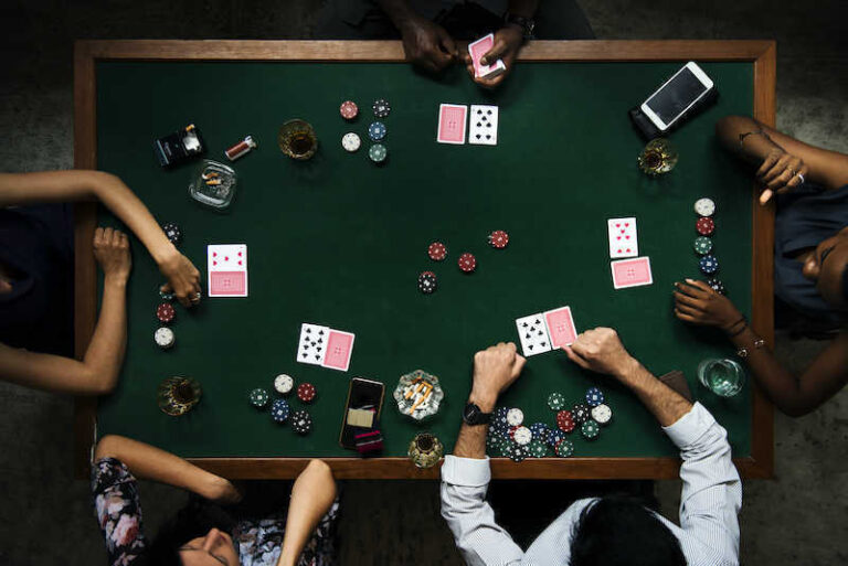 Chiến thuật chơi poker trên bàn poker